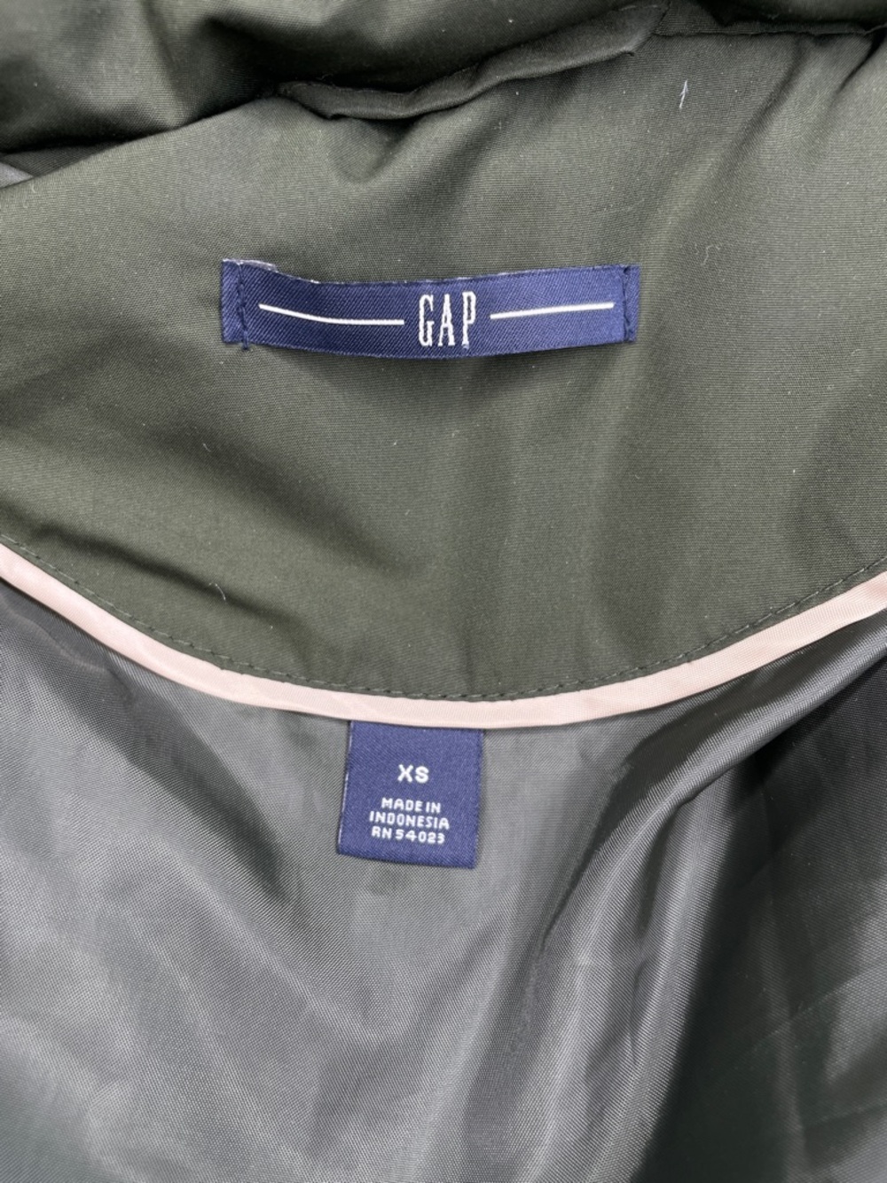 GAP Puffer Vest with Faux Fur Hood- Women’s Size XS - Picture 4 of 5